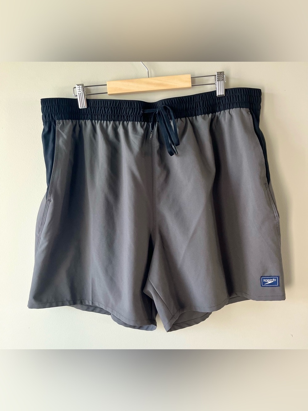 Speedo Men's Gray Shorts Black Elastic/Drawstring Waistband Size XXL -Athleisure